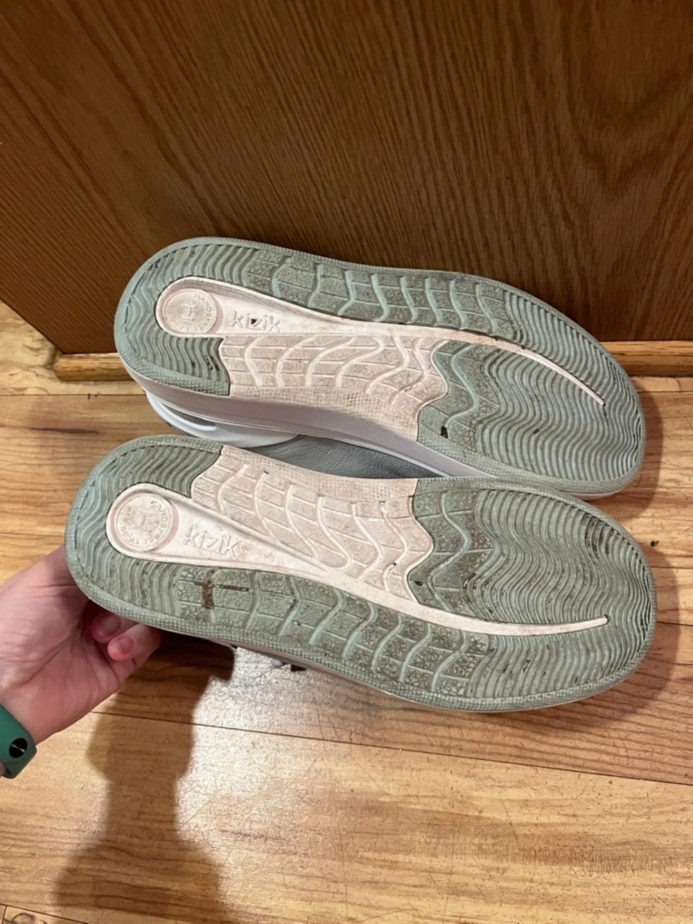 Kizik Sydney 8-1/2 gray leather sneaker lace up 8.5 hands free slip on shoes EUC